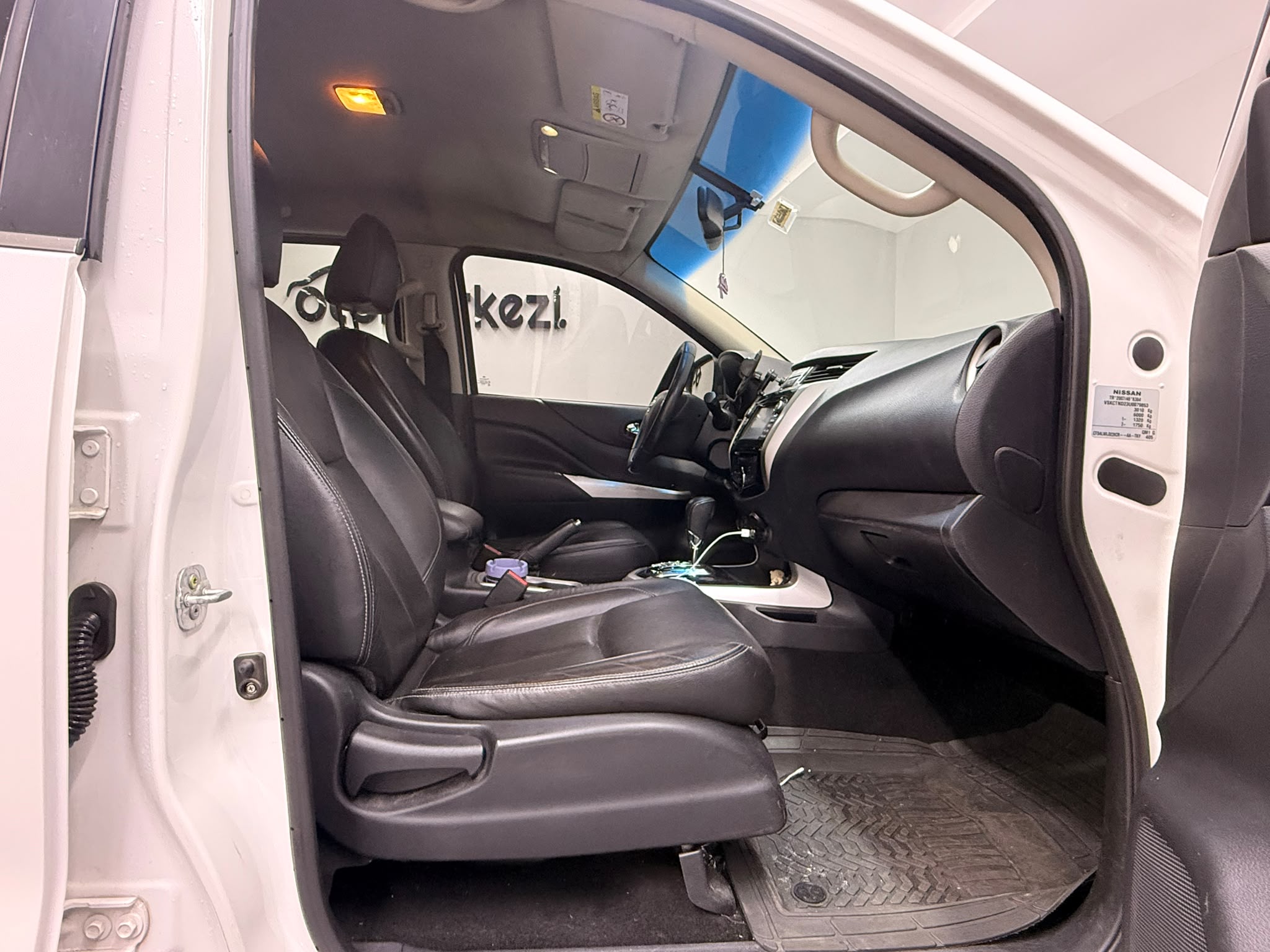 NISSAN NAVARA 10